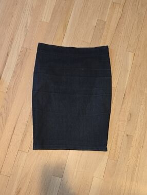 Women's Black Pencil Skirt - Sleek Stretch Fit